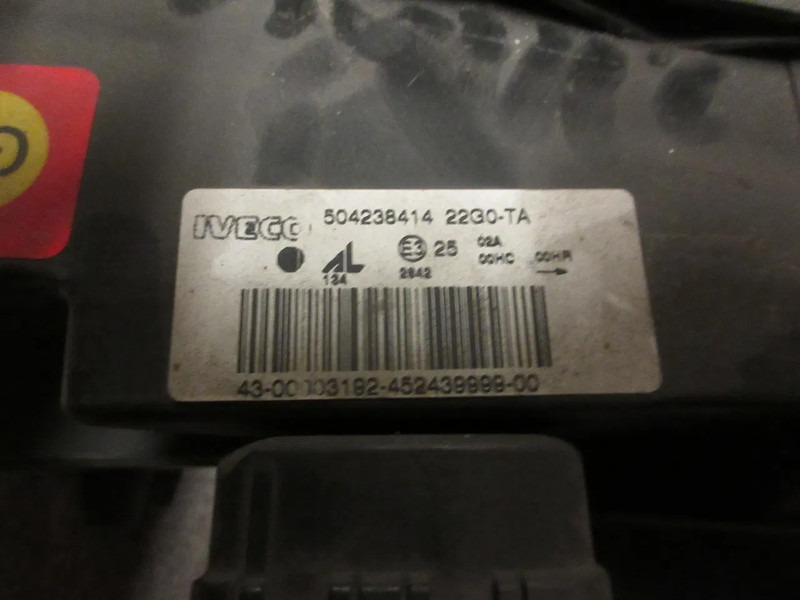Iveco 504238414 KOPLAMP STRALIS EURO 5 RECHTS - Предни светла за Камион: слика 5 Iveco 504238414 KOPLAMP STRALIS EURO 5 RECHTS - Предни светла за Камион: слика 5
