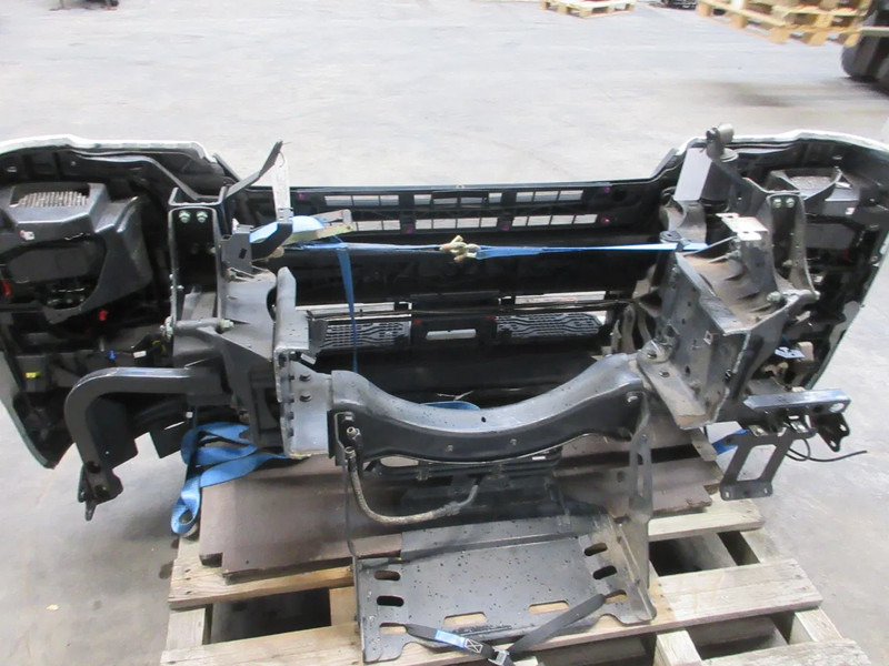 MAN 81.41610-5857 // 81.25101-6821 // 81.25101-6822 COMPLETEN BUMPER TGS 2023 - Браник за Камион: слика 2 MAN 81.41610-5857 // 81.25101-6821 // 81.25101-6822 COMPLETEN BUMPER TGS 2023 - Браник за Камион: слика 2