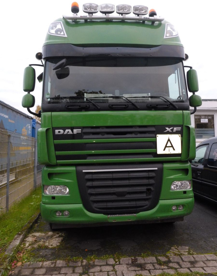 DAF XF 510 aus Werkverkehr 6 x 2 510PS Top-Zustan - Камион со кука за подигање: слика 4 DAF XF 510 aus Werkverkehr 6 x 2 510PS Top-Zustan - Камион со кука за подигање: слика 4