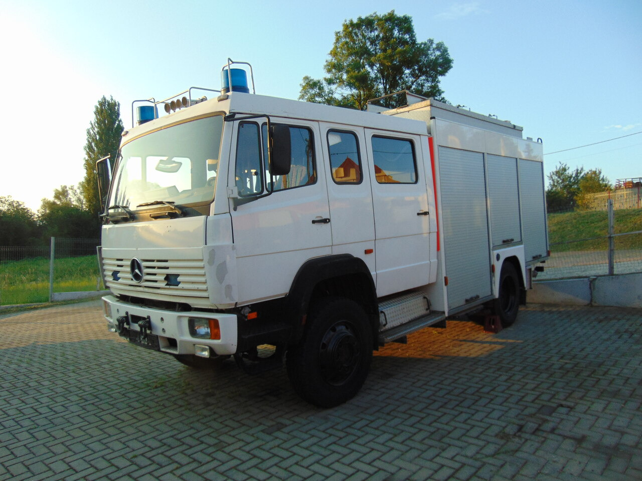 MERCEDES-BENZ 1124AF 4x4 MAGIRUS - Комунално/ Специјално возило: слика 1 MERCEDES-BENZ 1124AF 4x4 MAGIRUS - Комунално/ Специјално возило: слика 1
