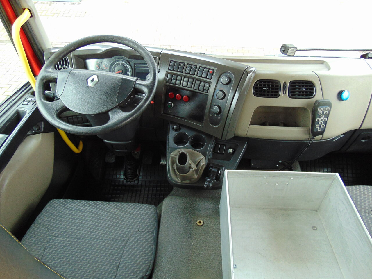 Противпожарен камион RENAULT Midlum 220DXi SIDES: слика 19