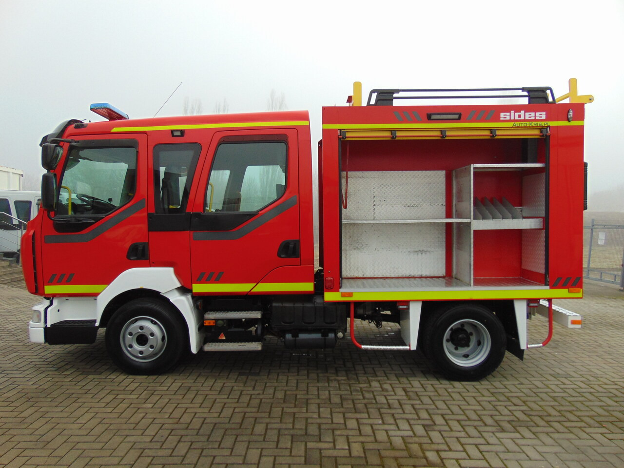 Противпожарен камион RENAULT Midlum 220DXi SIDES: слика 8