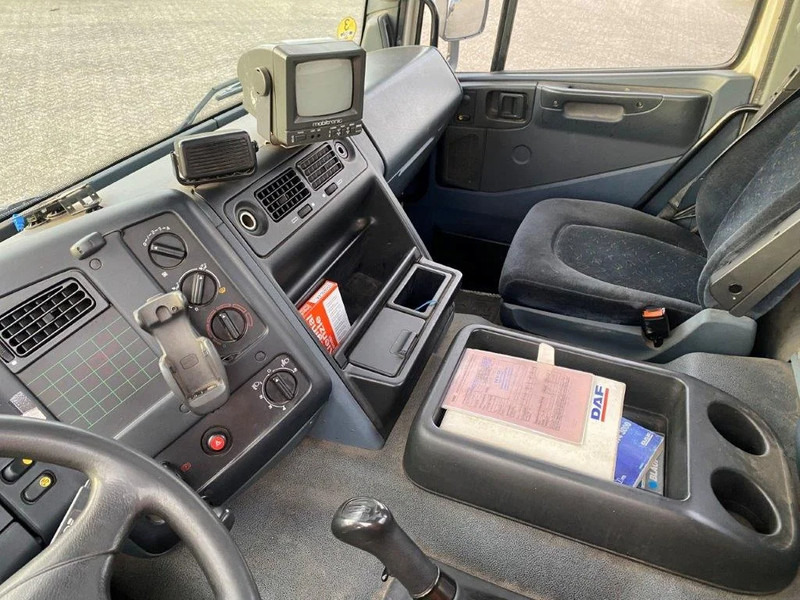 Лизинг на DAF 65CF-240 / FULL STEEL / POMP / 3 COMPARTIMENTS / 8350 LITER / ONLY:25969 KM / EURO-2 / MANUAL / GOOD CONDITION DAF 65CF-240 / FULL STEEL / POMP / 3 COMPARTIMENTS / 8350 LITER / ONLY:25969 KM / EURO-2 / MANUAL / GOOD CONDITION: слика 16