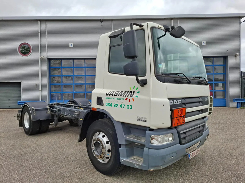 DAF CF75-250 / ADR / ONLY:320740 KM / PTO / INLINER / ALCOA / GOOD CONDITION / MANUAL / EURO-5 / 2011 - Камион со кабинска шасија: слика 2 DAF CF75-250 / ADR / ONLY:320740 KM / PTO / INLINER / ALCOA / GOOD CONDITION / MANUAL / EURO-5 / 2011 - Камион со кабинска шасија: слика 2