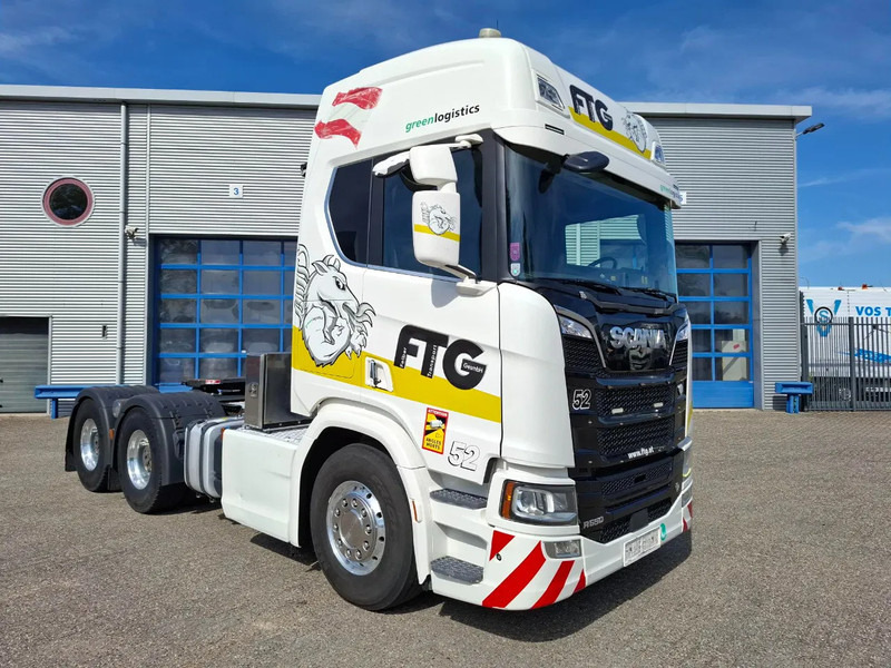 Scania NGS R650 V8 / 6X4 / RETARDER / 2X BIG AXLE / PARKCOOL / DOUBLE TANK / INLINER / FULL-AIR / ALCOA / LEATHER / NAVI / GEN2 V2 / EU - Камион влекач: слика 2 Scania NGS R650 V8 / 6X4 / RETARDER / 2X BIG AXLE / PARKCOOL / DOUBLE TANK / INLINER / FULL-AIR / ALCOA / LEATHER / NAVI / GEN2 V2 / EU - Камион влекач: слика 2