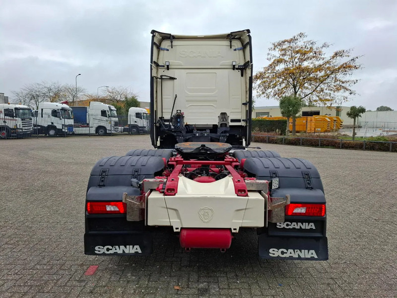 Scania NGS S650 V8 / RETARDER / 633397 KM / 9 TON FRONT AXELE / FULL-AIR / INLINER / FULL SPOILER / LEATHER / ALCOA / NAVI / FRIDGE / E - Камион влекач: слика 4 Scania NGS S650 V8 / RETARDER / 633397 KM / 9 TON FRONT AXELE / FULL-AIR / INLINER / FULL SPOILER / LEATHER / ALCOA / NAVI / FRIDGE / E - Камион влекач: слика 4