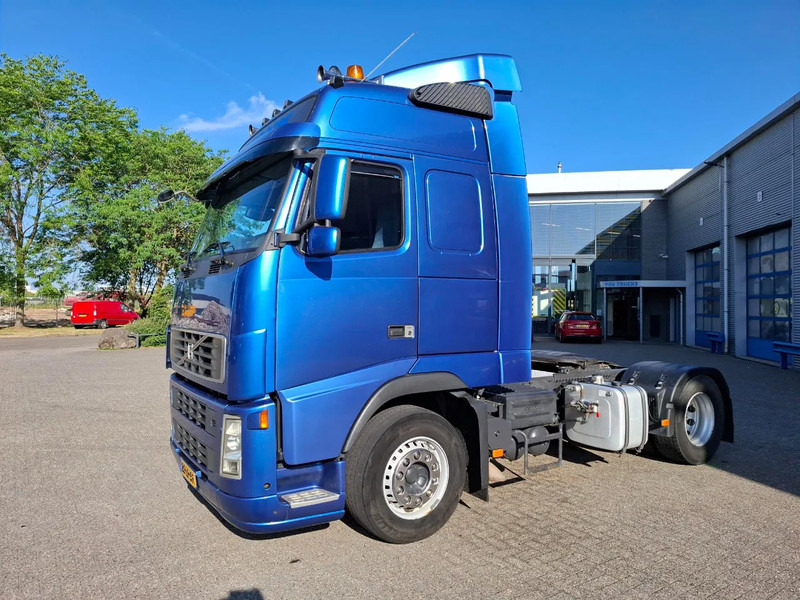Volvo FH13-400 / HYDRAULICS / NL TRUCK / TUV:14-09-2025 / GLOBETROTTER / FRIGDE / AIRCO / AUTOMATIC / EURO-5 / 2006 - Камион влекач: слика 1 Volvo FH13-400 / HYDRAULICS / NL TRUCK / TUV:14-09-2025 / GLOBETROTTER / FRIGDE / AIRCO / AUTOMATIC / EURO-5 / 2006 - Камион влекач: слика 1