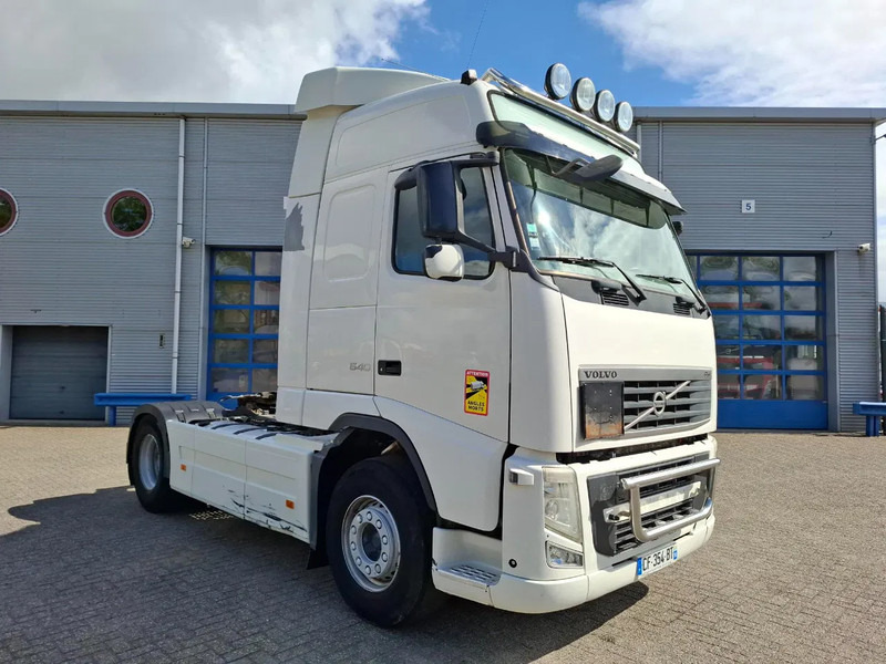 Volvo FH13-540 / HYDRAULICS / VEB+ / TUV:01-04-2026 / FRIDGE / AIRCO / SIDESKIRTS / AUTOMATIC / EURO-5 / 2012 - Камион влекач: слика 2 Volvo FH13-540 / HYDRAULICS / VEB+ / TUV:01-04-2026 / FRIDGE / AIRCO / SIDESKIRTS / AUTOMATIC / EURO-5 / 2012 - Камион влекач: слика 2