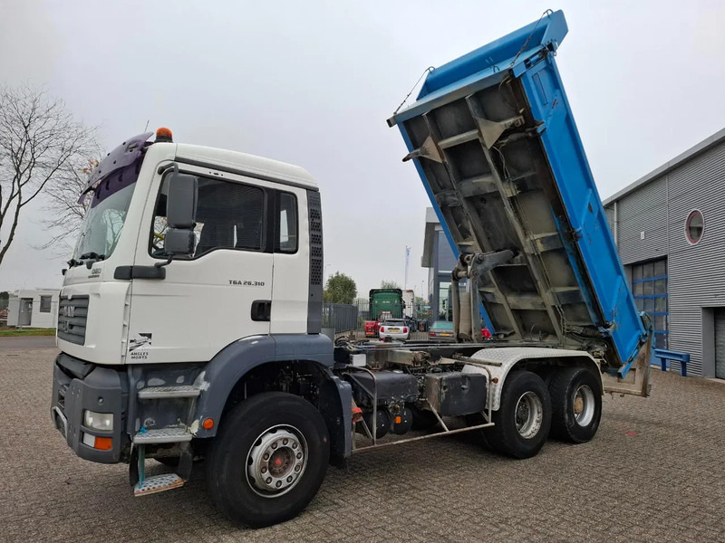 MAN TGA 26.310 / 6X4 / 2XBIG AXLE / 2SIDE TIPPER / ONLY:545423 KM / TUV:06-05-2026 / FULL-STEEL / AIRCO / MANUAL / EURO-4 / 2005 - Кипер: слика 1 MAN TGA 26.310 / 6X4 / 2XBIG AXLE / 2SIDE TIPPER / ONLY:545423 KM / TUV:06-05-2026 / FULL-STEEL / AIRCO / MANUAL / EURO-4 / 2005 - Кипер: слика 1