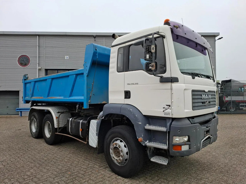 MAN TGA 26.310 / 6X4 / 2XBIG AXLE / 2SIDE TIPPER / ONLY:545423 KM / TUV:06-05-2026 / FULL-STEEL / AIRCO / MANUAL / EURO-4 / 2005 - Кипер: слика 4 MAN TGA 26.310 / 6X4 / 2XBIG AXLE / 2SIDE TIPPER / ONLY:545423 KM / TUV:06-05-2026 / FULL-STEEL / AIRCO / MANUAL / EURO-4 / 2005 - Кипер: слика 4
