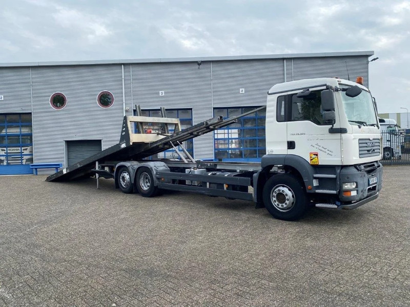 MAN TGA26.320 / SLIDING PLATEAU / WINCH / LIFT AXLE / MACHINE CARRIER / MANUAL / EURO-4 / 2007 - Камион со платформа: слика 3 MAN TGA26.320 / SLIDING PLATEAU / WINCH / LIFT AXLE / MACHINE CARRIER / MANUAL / EURO-4 / 2007 - Камион со платформа: слика 3