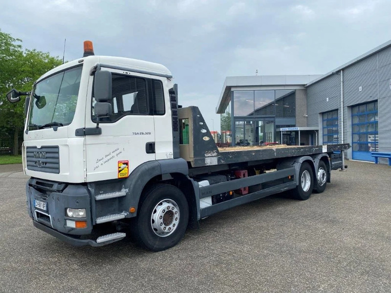 MAN TGA26.320 / SLIDING PLATEAU / WINCH / LIFT AXLE / MACHINE CARRIER / MANUAL / EURO-4 / 2007 - Камион со платформа: слика 2 MAN TGA26.320 / SLIDING PLATEAU / WINCH / LIFT AXLE / MACHINE CARRIER / MANUAL / EURO-4 / 2007 - Камион со платформа: слика 2