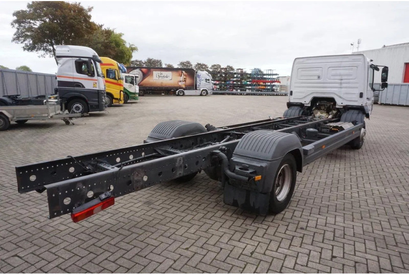 Mercedes-Benz ATEGO 1221 / ENGINE RUNNING / ONLY:253095 KM / AUTOMATIC / EURO-6 / 2017 - Камион со кабинска шасија: слика 4 Mercedes-Benz ATEGO 1221 / ENGINE RUNNING / ONLY:253095 KM / AUTOMATIC / EURO-6 / 2017 - Камион со кабинска шасија: слика 4