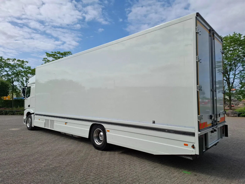 Mercedes-Benz Actros 1843 / GERMAN FLOWER TRUCK / 162021 KM / ISOLATED BOX / COOL & HEATED / NAVI / PLATFORM 1500 KG / TOP CONDITION / FULL-AI - Камион за продажба на добра: слика 3 Mercedes-Benz Actros 1843 / GERMAN FLOWER TRUCK / 162021 KM / ISOLATED BOX / COOL & HEATED / NAVI / PLATFORM 1500 KG / TOP CONDITION / FULL-AI - Камион за продажба на добра: слика 3