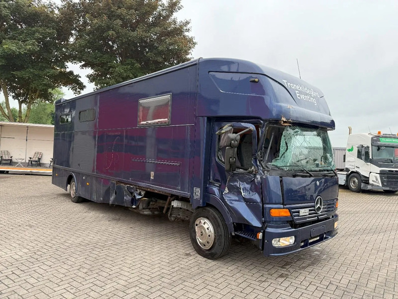 Mercedes-Benz Atego 1223 / ENGINE RUNNING / ONLY:159450 KM / HORSETRUCK / HEATED BOX / WATERTANK / LIVING ROOM / EURO-2 / MANUAL / 1998 - Камион за коњи: слика 2 Mercedes-Benz Atego 1223 / ENGINE RUNNING / ONLY:159450 KM / HORSETRUCK / HEATED BOX / WATERTANK / LIVING ROOM / EURO-2 / MANUAL / 1998 - Камион за коњи: слика 2