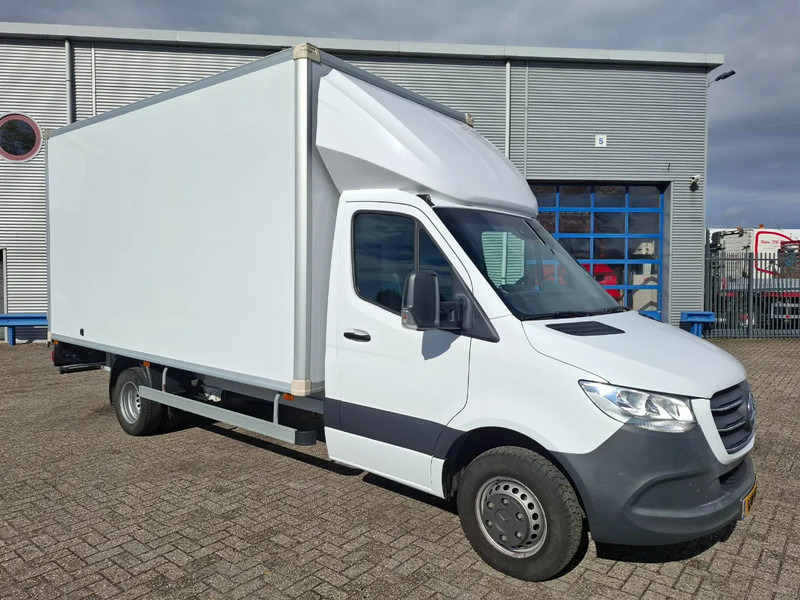 Mercedes-Benz Sprinter 516 CDI / DOUBLE AIR REAR / CLEAN NL VAN / TUV:19-03-2026 / MBUX / NAVI / KEYLESS START / DAB RADIO / 3SEATS / AUTOMATIC / 2021 - Товарно комбе: слика 2 Mercedes-Benz Sprinter 516 CDI / DOUBLE AIR REAR / CLEAN NL VAN / TUV:19-03-2026 / MBUX / NAVI / KEYLESS START / DAB RADIO / 3SEATS / AUTOMATIC / 2021 - Товарно комбе: слика 2