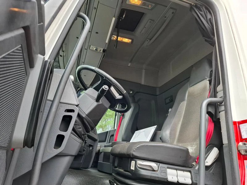 Камион сандучар Renault T470 / CLEAN NL TRUCK / TUV:04-11-2025 / SLIDING ROOF / CURTAIN SAILS / SMART TACHO / ACC / LWDS / PLATFORM 2000KG / FRIDGE / AU: слика 18