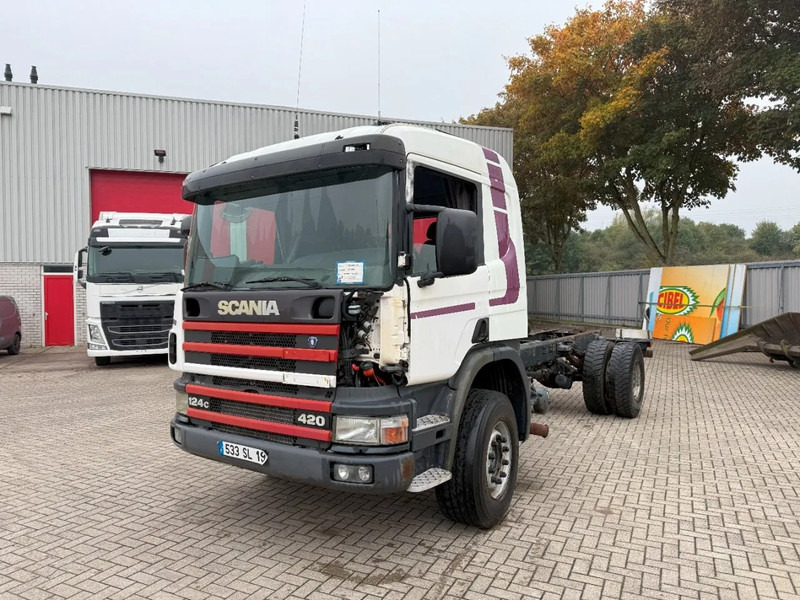 Scania 124-420 / ENGINE RUNNING / RETARDER / BIG AXLE / FULL-STEEL / ONLY: 540918 KM / OLD TACHO / AIRCO / MANUAL / EURO-3 / 2002 - Камион со кабинска шасија: слика 1 Scania 124-420 / ENGINE RUNNING / RETARDER / BIG AXLE / FULL-STEEL / ONLY: 540918 KM / OLD TACHO / AIRCO / MANUAL / EURO-3 / 2002 - Камион со кабинска шасија: слика 1