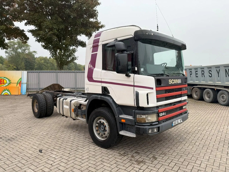 Scania P124-420 / ENGINE RUNNING / RETARDER / BIG AXLE / FULL-STEEL / ONLY: 540918 KM / OLD TACHO / AIRCO / MANUAL / EURO-3 / 2002 - Камион со кабинска шасија: слика 2 Scania P124-420 / ENGINE RUNNING / RETARDER / BIG AXLE / FULL-STEEL / ONLY: 540918 KM / OLD TACHO / AIRCO / MANUAL / EURO-3 / 2002 - Камион со кабинска шасија: слика 2