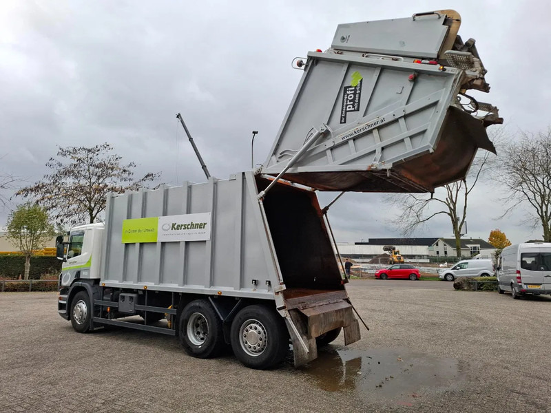 Scania P360 / RETARDER / ONLY:234640 KM / LENKACHSE / AIRCO / WORKING GARBAGE TRUCK / AUTOMATIC / EURO-5 / 2013 - Камион за ѓубре: слика 4 Scania P360 / RETARDER / ONLY:234640 KM / LENKACHSE / AIRCO / WORKING GARBAGE TRUCK / AUTOMATIC / EURO-5 / 2013 - Камион за ѓубре: слика 4