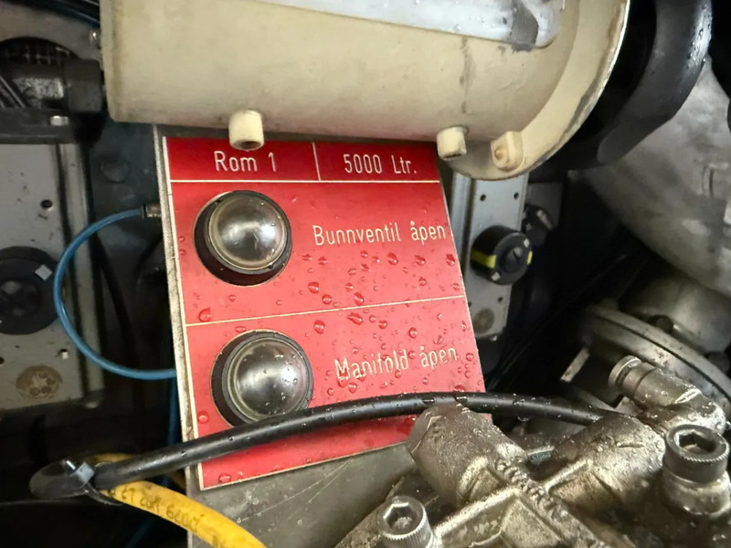 Лизинг на Scania R480 / ENGINE RUNING / RETARDER / 4 COMPARTIMENTS / 18000 LITER TOTAAL / LIFT+LENKACHSE / AUTOMATIC / EURO-5 / 2009 Scania R480 / ENGINE RUNING / RETARDER / 4 COMPARTIMENTS / 18000 LITER TOTAAL / LIFT+LENKACHSE / AUTOMATIC / EURO-5 / 2009: слика 16