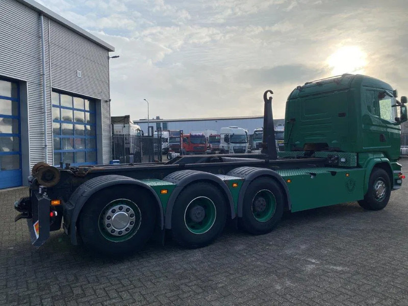Scania R520 V8 / 8X4 / BIG AXLE / AJK HOOKLIFT 30TON / LIFT+LENKACHSE / NAVI / LEATHER / FULL-AIR / AUTOMATIC / EURO-6 / 2015 - Камион со кука за подигање: слика 5 Scania R520 V8 / 8X4 / BIG AXLE / AJK HOOKLIFT 30TON / LIFT+LENKACHSE / NAVI / LEATHER / FULL-AIR / AUTOMATIC / EURO-6 / 2015 - Камион со кука за подигање: слика 5