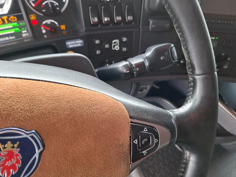 Камион со кабинска шасија Scania R580 V8 / RETARDER / LIFT+LENKACHSE / FULL-AIR / PLATFORM 2000 KG / LEATHER / AIRCO / AUTOMATIC / EURO-6 / 2014: слика 19 Камион со кабинска шасија Scania R580 V8 / RETARDER / LIFT+LENKACHSE / FULL-AIR / PLATFORM 2000 KG / LEATHER / AIRCO / AUTOMATIC / EURO-6 / 2014: слика 19