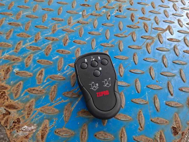 Камион со кабинска шасија Scania R580 V8 / RETARDER / LIFT+LENKACHSE / FULL-AIR / PLATFORM 2000 KG / LEATHER / AIRCO / AUTOMATIC / EURO-6 / 2014: слика 12 Камион со кабинска шасија Scania R580 V8 / RETARDER / LIFT+LENKACHSE / FULL-AIR / PLATFORM 2000 KG / LEATHER / AIRCO / AUTOMATIC / EURO-6 / 2014: слика 12