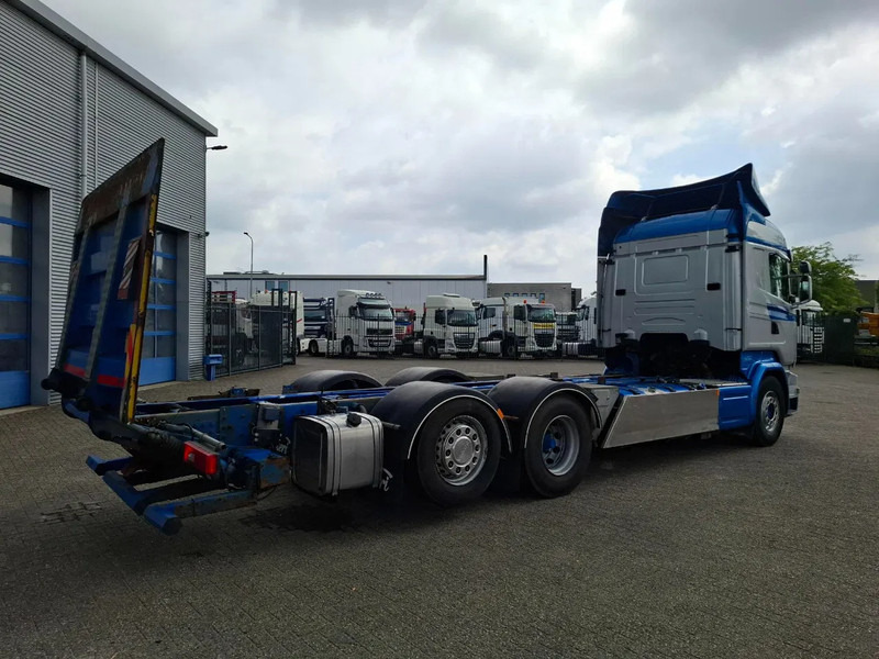 Scania R580 V8 / RETARDER / LIFT+LENKACHSE / FULL-AIR / PLATFORM 2000 KG / LEATHER / AIRCO / AUTOMATIC / EURO-6 / 2014 - Камион со кабинска шасија: слика 5 Scania R580 V8 / RETARDER / LIFT+LENKACHSE / FULL-AIR / PLATFORM 2000 KG / LEATHER / AIRCO / AUTOMATIC / EURO-6 / 2014 - Камион со кабинска шасија: слика 5