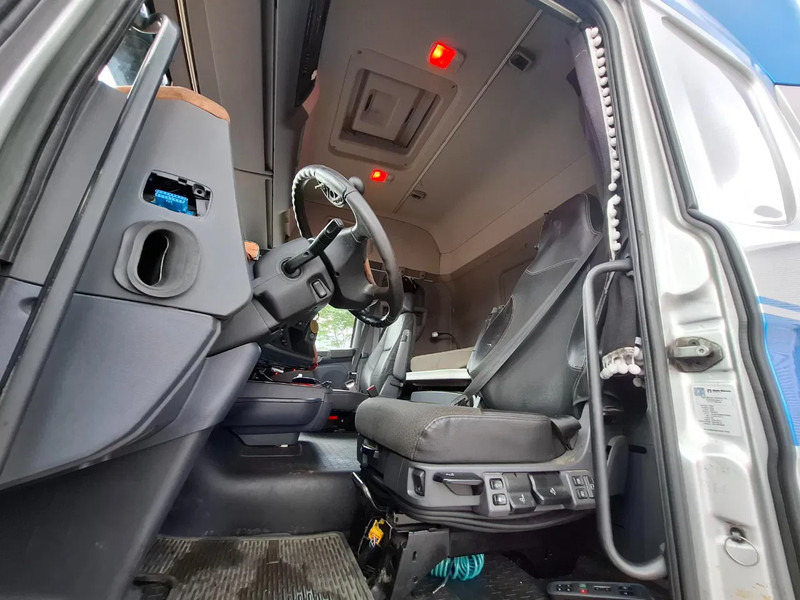 Камион со кабинска шасија Scania R580 V8 / RETARDER / LIFT+LENKACHSE / FULL-AIR / PLATFORM 2000 KG / LEATHER / AIRCO / AUTOMATIC / EURO-6 / 2014: слика 15 Камион со кабинска шасија Scania R580 V8 / RETARDER / LIFT+LENKACHSE / FULL-AIR / PLATFORM 2000 KG / LEATHER / AIRCO / AUTOMATIC / EURO-6 / 2014: слика 15