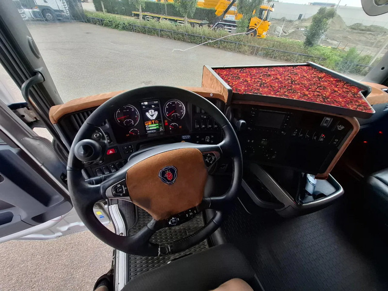 Камион со кабинска шасија Scania R580 V8 / RETARDER / LIFT+LENKACHSE / FULL-AIR / PLATFORM 2000 KG / LEATHER / AIRCO / AUTOMATIC / EURO-6 / 2014: слика 16 Камион со кабинска шасија Scania R580 V8 / RETARDER / LIFT+LENKACHSE / FULL-AIR / PLATFORM 2000 KG / LEATHER / AIRCO / AUTOMATIC / EURO-6 / 2014: слика 16