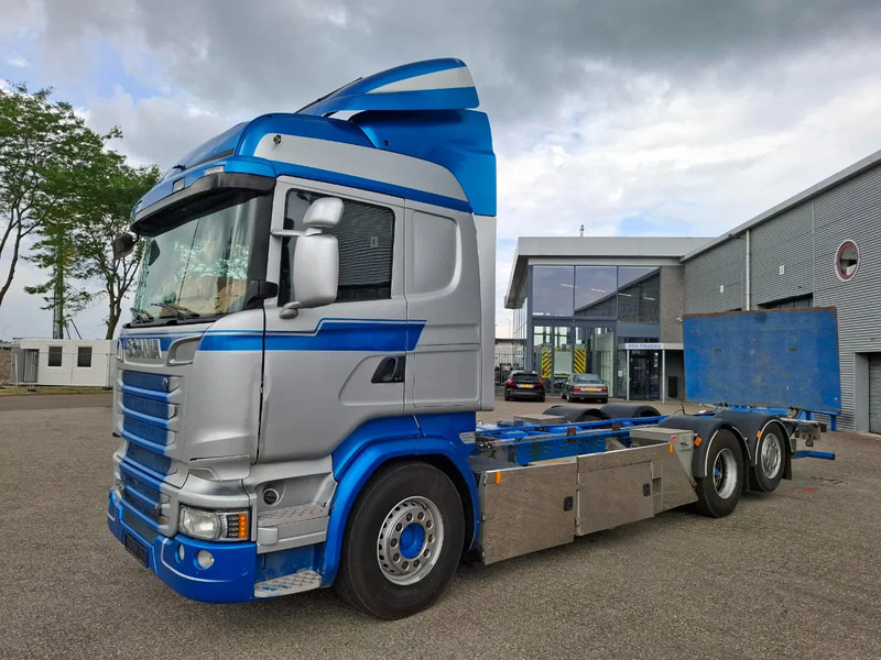 Scania R580 V8 / RETARDER / LIFT+LENKACHSE / FULL-AIR / PLATFORM 2000 KG / LEATHER / AIRCO / AUTOMATIC / EURO-6 / 2014 - Камион со кабинска шасија: слика 1 Scania R580 V8 / RETARDER / LIFT+LENKACHSE / FULL-AIR / PLATFORM 2000 KG / LEATHER / AIRCO / AUTOMATIC / EURO-6 / 2014 - Камион со кабинска шасија: слика 1