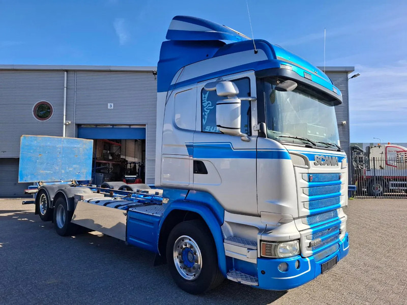 Scania R580 V8 / RETARDER / LIFT+LENKACHSE / FULL-AIR / PLATFORM 2000 KG / LEATHER / AIRCO / AUTOMATIC / EURO-6 / 2015 - Камион со кабинска шасија: слика 2 Scania R580 V8 / RETARDER / LIFT+LENKACHSE / FULL-AIR / PLATFORM 2000 KG / LEATHER / AIRCO / AUTOMATIC / EURO-6 / 2015 - Камион со кабинска шасија: слика 2