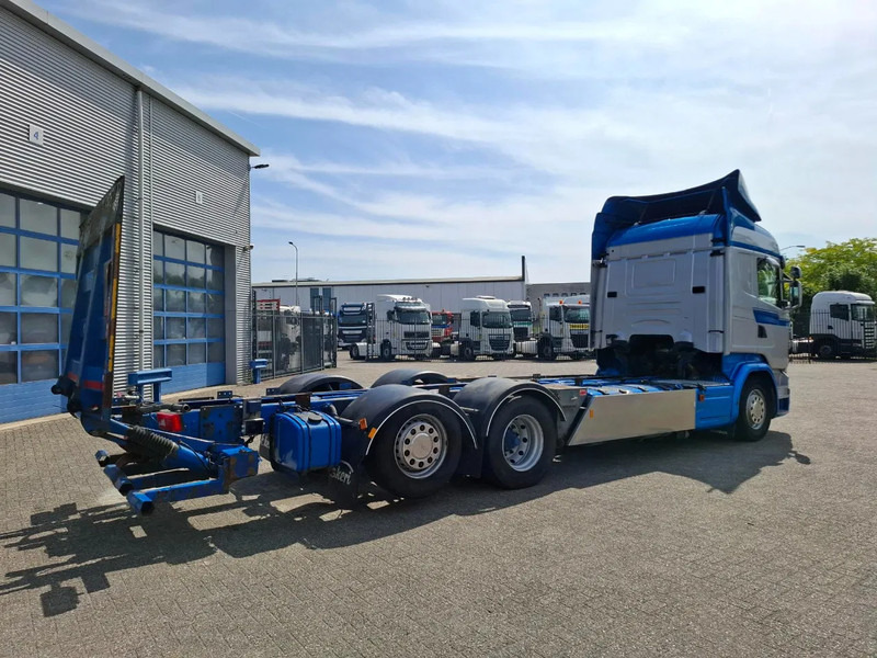 Scania R580 V8 / RETARDER / LIFT+LENKACHSE / FULL-AIR / PLATFORM 2000 KG / NAVI / LEATHER / AIRCO / AUTOMATIC / EURO-6 / 2014 - Камион со кабинска шасија: слика 5 Scania R580 V8 / RETARDER / LIFT+LENKACHSE / FULL-AIR / PLATFORM 2000 KG / NAVI / LEATHER / AIRCO / AUTOMATIC / EURO-6 / 2014 - Камион со кабинска шасија: слика 5