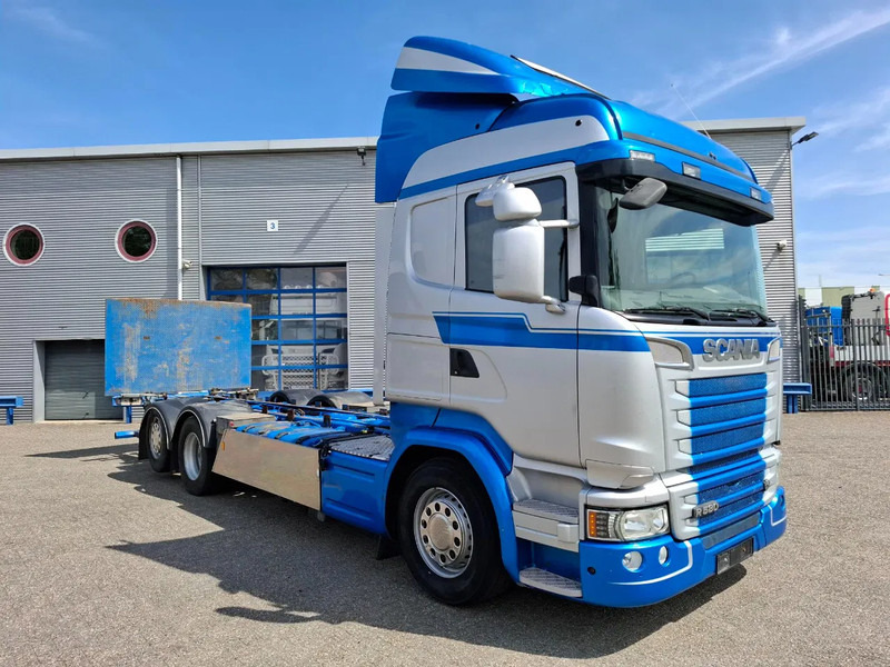 Scania R580 V8 / RETARDER / LIFT+LENKACHSE / FULL-AIR / PLATFORM 2000 KG / NAVI / LEATHER / AIRCO / AUTOMATIC / EURO-6 / 2014 - Камион со кабинска шасија: слика 2 Scania R580 V8 / RETARDER / LIFT+LENKACHSE / FULL-AIR / PLATFORM 2000 KG / NAVI / LEATHER / AIRCO / AUTOMATIC / EURO-6 / 2014 - Камион со кабинска шасија: слика 2