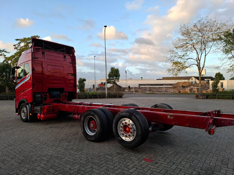 Volvo FH16-750 / BIG AXLE / VEB+ / ONLY:679711 KM / DYNAMIC STEERING / NAVI / LWDS / FULL-AIR / AUTOMATIC / EURO-6 / 2018 - Камион со кабинска шасија: слика 3 Volvo FH16-750 / BIG AXLE / VEB+ / ONLY:679711 KM / DYNAMIC STEERING / NAVI / LWDS / FULL-AIR / AUTOMATIC / EURO-6 / 2018 - Камион со кабинска шасија: слика 3