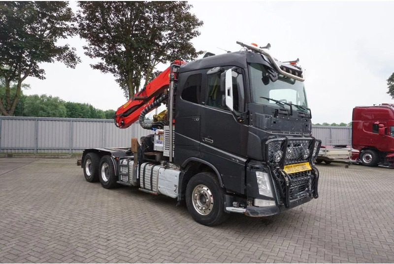 Volvo FH16-750 / ENGINE RUNNING / 6x4 / RETARDER / BIG AXLE / VEB+ / PALFINGER FD250 / EURO-6 / 2016 - Камион за дрва, Камион со кран: слика 3 Volvo FH16-750 / ENGINE RUNNING / 6x4 / RETARDER / BIG AXLE / VEB+ / PALFINGER FD250 / EURO-6 / 2016 - Камион за дрва, Камион со кран: слика 3