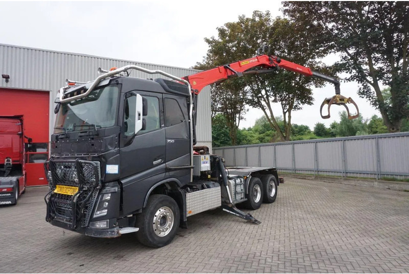 Volvo FH16-750 / ENGINE RUNNING / 6x4 / RETARDER / BIG AXLE / VEB+ / PALFINGER FD250 / EURO-6 / 2016 - Камион за дрва, Камион со кран: слика 1 Volvo FH16-750 / ENGINE RUNNING / 6x4 / RETARDER / BIG AXLE / VEB+ / PALFINGER FD250 / EURO-6 / 2016 - Камион за дрва, Камион со кран: слика 1