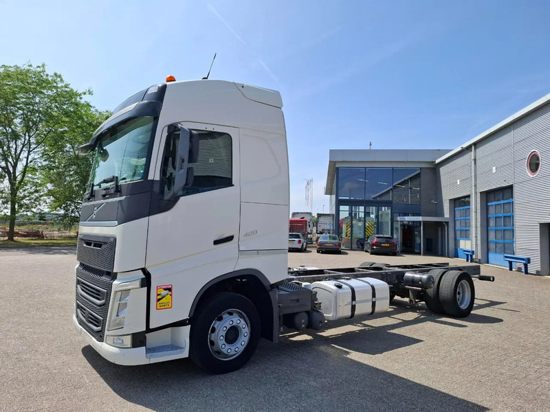 Volvo FH4-420 / PTO / DOUBLE TANK / I-PARKCOOL / VEB+ / LWDS / TUV:10-07-2025 / AUTOMATIC / EURO-6 / 2016 - Камион со кабинска шасија: слика 1 Volvo FH4-420 / PTO / DOUBLE TANK / I-PARKCOOL / VEB+ / LWDS / TUV:10-07-2025 / AUTOMATIC / EURO-6 / 2016 - Камион со кабинска шасија: слика 1
