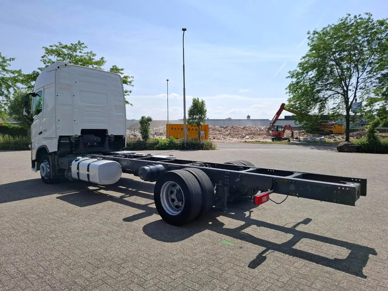 Volvo FH4-420 / PTO / DOUBLE TANK / I-PARKCOOL / VEB+ / LWDS / TUV:10-07-2025 / AUTOMATIC / EURO-6 / 2016 - Камион со кабинска шасија: слика 3 Volvo FH4-420 / PTO / DOUBLE TANK / I-PARKCOOL / VEB+ / LWDS / TUV:10-07-2025 / AUTOMATIC / EURO-6 / 2016 - Камион со кабинска шасија: слика 3