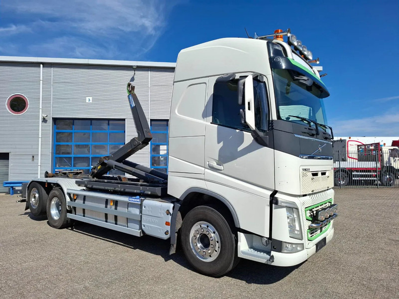 Volvo FH4-500 / VEB+ / HOOK 22 TON / LIFT+LENKACHSE / TUV:02-02-2026 / FULL-AIR / LWDS / NAVI / ALCOA / AUTOMATIC / EURO-6 / 2017 - Камион со кука за подигање: слика 4 Volvo FH4-500 / VEB+ / HOOK 22 TON / LIFT+LENKACHSE / TUV:02-02-2026 / FULL-AIR / LWDS / NAVI / ALCOA / AUTOMATIC / EURO-6 / 2017 - Камион со кука за подигање: слика 4