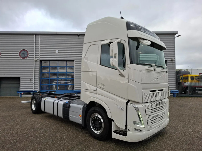 Volvo FH5-500 / XL / VEB+ / I-SAVE / I-PARKCOOL / ONLY:175784 KM / GERMAN TRUCK / FULL-AIR / WB:490 / ALCOA / LEATHER / 2023 - Камион со кабинска шасија: слика 2 Volvo FH5-500 / XL / VEB+ / I-SAVE / I-PARKCOOL / ONLY:175784 KM / GERMAN TRUCK / FULL-AIR / WB:490 / ALCOA / LEATHER / 2023 - Камион со кабинска шасија: слика 2