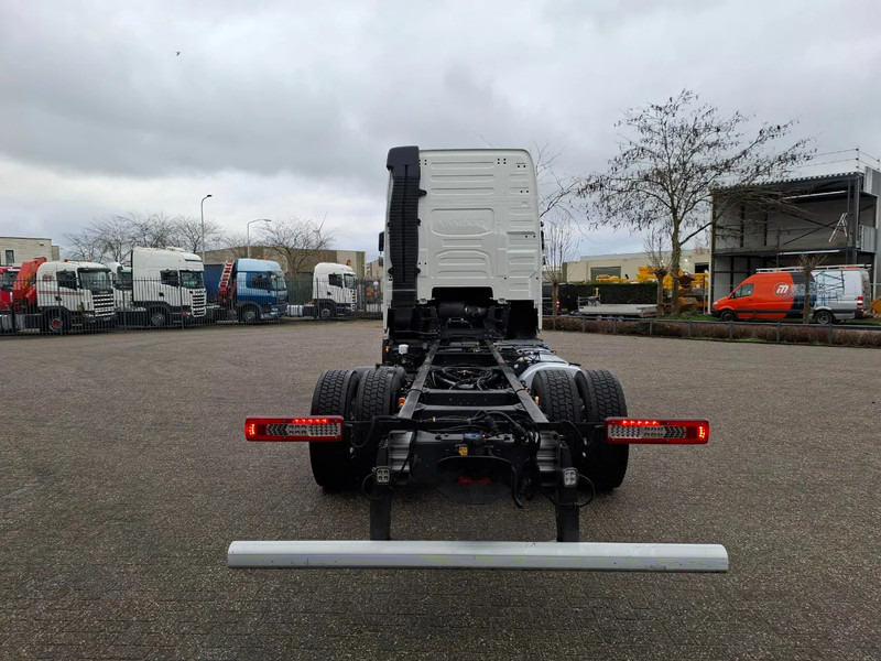 Volvo FH5-500 / XL / VEB+ / I-SAVE / I-PARKCOOL / ONLY:175784 KM / GERMAN TRUCK / FULL-AIR / WB:490 / ALCOA / LEATHER / 2023 - Камион со кабинска шасија: слика 4 Volvo FH5-500 / XL / VEB+ / I-SAVE / I-PARKCOOL / ONLY:175784 KM / GERMAN TRUCK / FULL-AIR / WB:490 / ALCOA / LEATHER / 2023 - Камион со кабинска шасија: слика 4