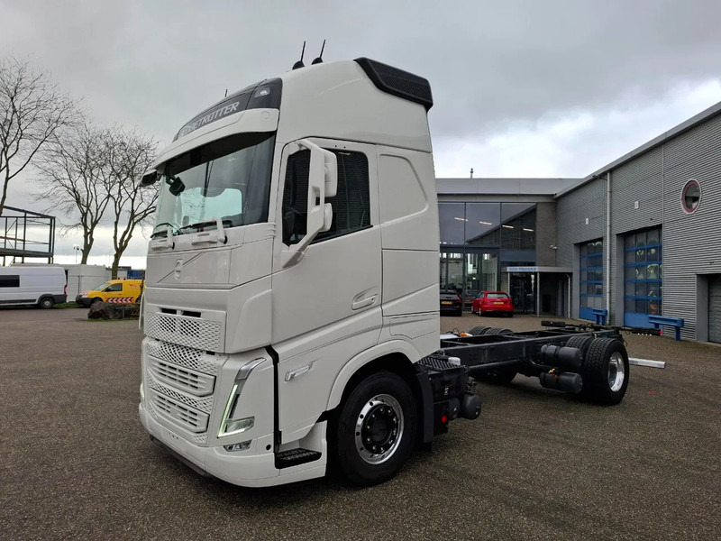Volvo FH5-500 / XL / VEB+ / I-SAVE / I-PARKCOOL / ONLY:175784 KM / GERMAN TRUCK / FULL-AIR / WB:490 / ALCOA / LEATHER / 2023 - Камион со кабинска шасија: слика 1 Volvo FH5-500 / XL / VEB+ / I-SAVE / I-PARKCOOL / ONLY:175784 KM / GERMAN TRUCK / FULL-AIR / WB:490 / ALCOA / LEATHER / 2023 - Камион со кабинска шасија: слика 1