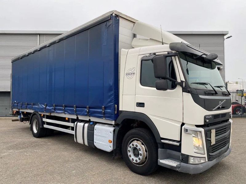 Volvo FM11-330 / LOW KM'S:472120 KM / LWDS / FULL-AIR / NAVI / CURTAIN SAILS / PLATFORM 2500KG / AUTOMATIC / EURO-6 / 2016 - Камион со церада: слика 2 Volvo FM11-330 / LOW KM'S:472120 KM / LWDS / FULL-AIR / NAVI / CURTAIN SAILS / PLATFORM 2500KG / AUTOMATIC / EURO-6 / 2016 - Камион со церада: слика 2