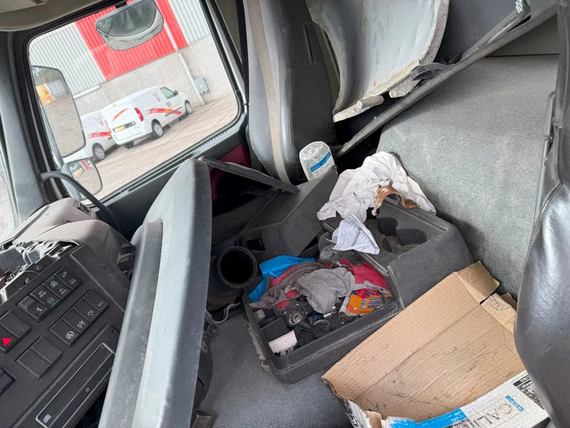 Камион со кабинска шасија Volvo FMX 450 / ENGINE RUNNING / 8X4 / VEB / ONLY:260642 KM / PTO / LIFT+LENKACHSE / ALCOA / AUTOMATIC / EURO-6 / 2014: слика 17 Камион со кабинска шасија Volvo FMX 450 / ENGINE RUNNING / 8X4 / VEB / ONLY:260642 KM / PTO / LIFT+LENKACHSE / ALCOA / AUTOMATIC / EURO-6 / 2014: слика 17