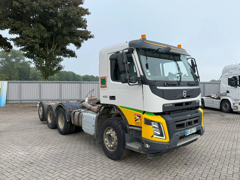 Volvo FMX 450 / ENGINE RUNNING / 8X4 / VEB / ONLY:260642 KM / PTO / LIFT+LENKACHSE / ALCOA / AUTOMATIC / EURO-6 / 2014 - Камион со кабинска шасија: слика 2 Volvo FMX 450 / ENGINE RUNNING / 8X4 / VEB / ONLY:260642 KM / PTO / LIFT+LENKACHSE / ALCOA / AUTOMATIC / EURO-6 / 2014 - Камион со кабинска шасија: слика 2