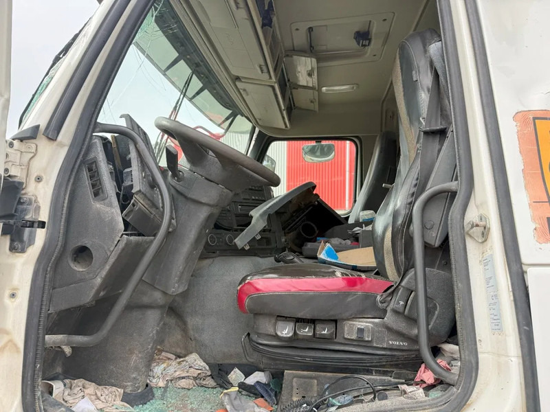 Камион со кабинска шасија Volvo FMX 450 / ENGINE RUNNING / 8X4 / VEB / ONLY:260642 KM / PTO / LIFT+LENKACHSE / ALCOA / AUTOMATIC / EURO-6 / 2014: слика 13 Камион со кабинска шасија Volvo FMX 450 / ENGINE RUNNING / 8X4 / VEB / ONLY:260642 KM / PTO / LIFT+LENKACHSE / ALCOA / AUTOMATIC / EURO-6 / 2014: слика 13