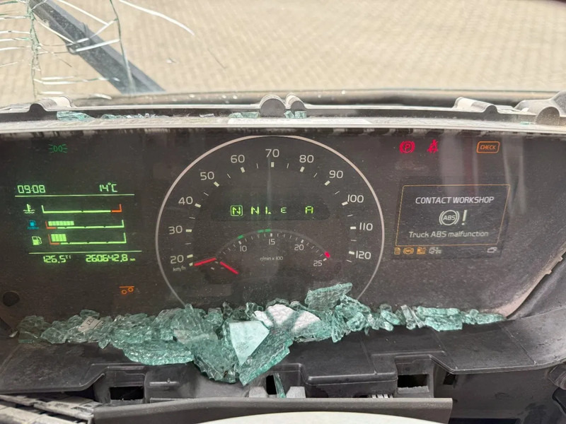 Камион со кабинска шасија Volvo FMX 450 / ENGINE RUNNING / 8X4 / VEB / ONLY:260642 KM / PTO / LIFT+LENKACHSE / ALCOA / AUTOMATIC / EURO-6 / 2014: слика 14 Камион со кабинска шасија Volvo FMX 450 / ENGINE RUNNING / 8X4 / VEB / ONLY:260642 KM / PTO / LIFT+LENKACHSE / ALCOA / AUTOMATIC / EURO-6 / 2014: слика 14