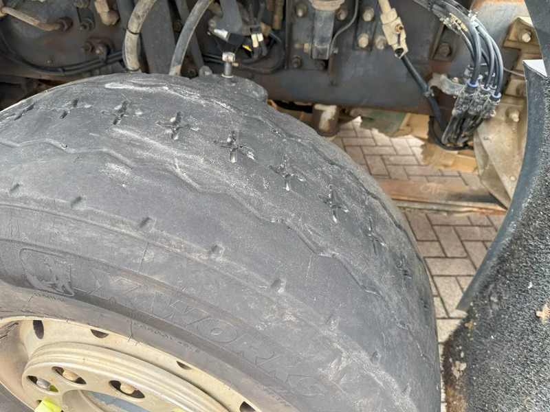 Камион со кабинска шасија Volvo FMX 450 / ENGINE RUNNING / 8X4 / VEB / ONLY:260642 KM / PTO / LIFT+LENKACHSE / ALCOA / AUTOMATIC / EURO-6 / 2014: слика 19 Камион со кабинска шасија Volvo FMX 450 / ENGINE RUNNING / 8X4 / VEB / ONLY:260642 KM / PTO / LIFT+LENKACHSE / ALCOA / AUTOMATIC / EURO-6 / 2014: слика 19